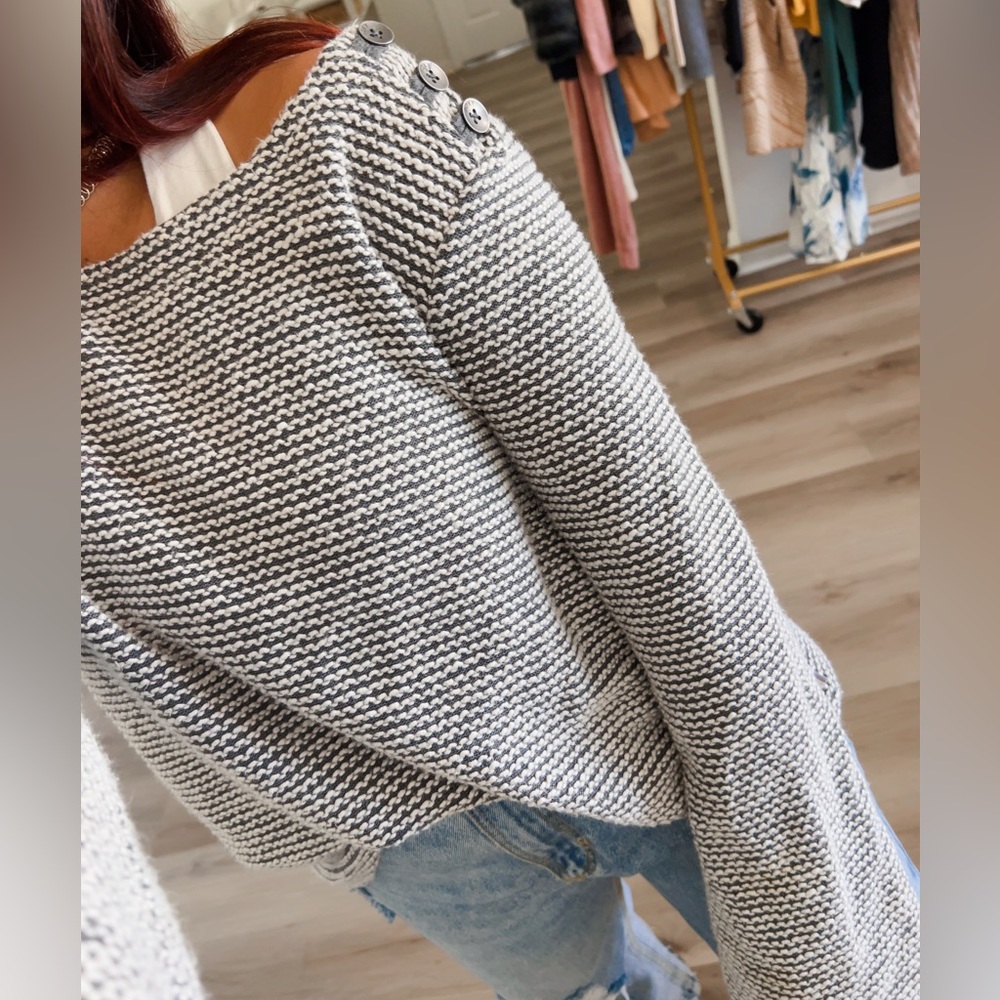 Roxy Sweater W/Button Detail Medium - image 2